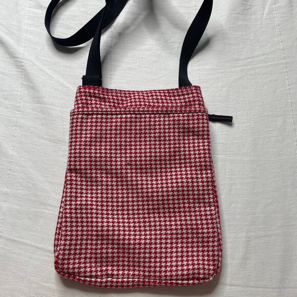 Kavu Red Houndstooth Print Crossbody Bag Casual Everyday Lightweight - Picture 2 of 7